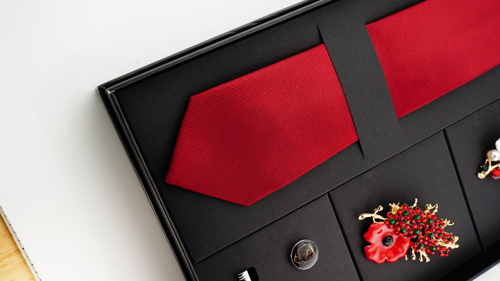 Sam & Sara Prestige Silk Collection — full set flat lay with tie, brooches and cufflinks